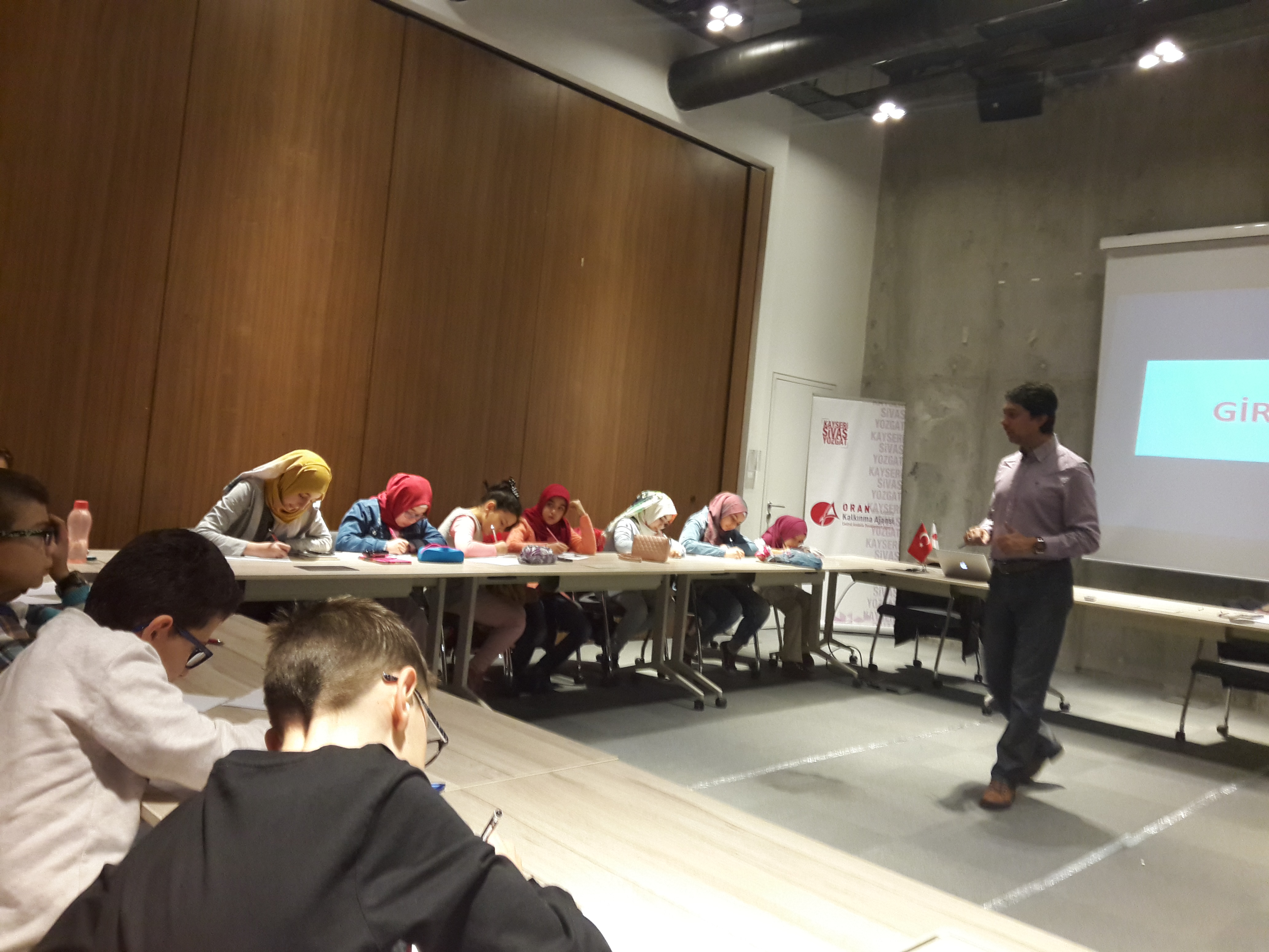 Çocuk Girişimcilik Atölyesi Eğitimleri Hacılar İlçesi ile Devam Ediyor!